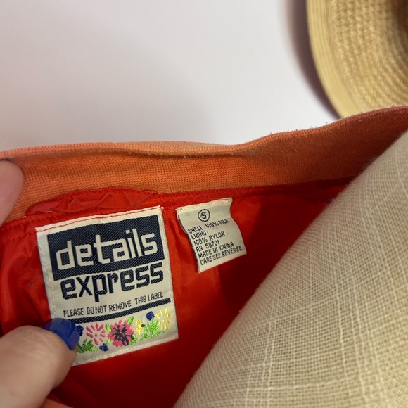 Details Express women’s small windsuit. Jogger type pants & zip up jacket - Picture 8 of 9